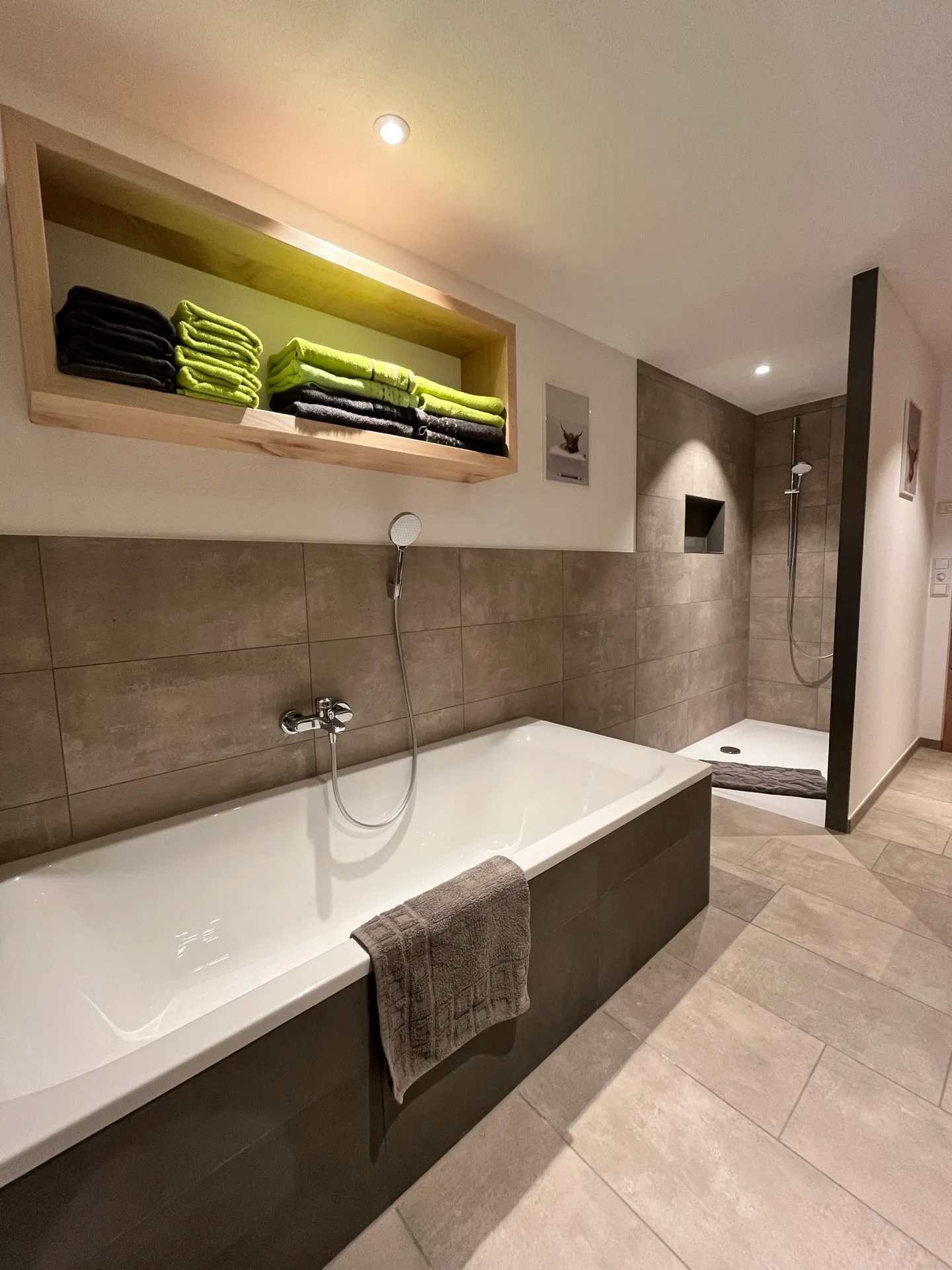 Badezimmer mit Badewanne